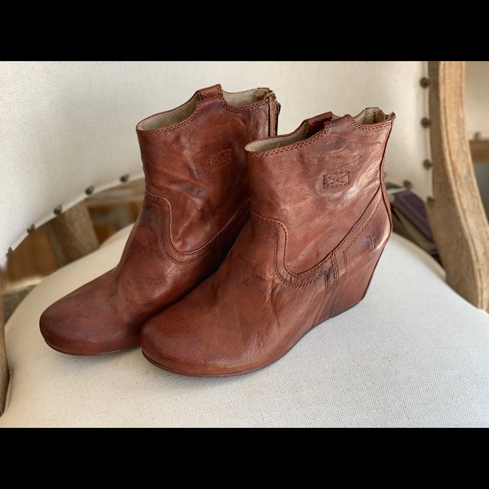 Frye Carson wedge bootie 7.5
